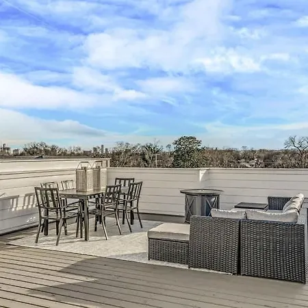 Spacious Nash Home For 12 Near Broadway